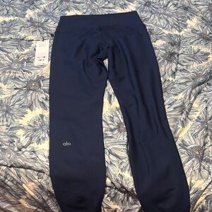 ALO Yoga women’s Navy Leggings